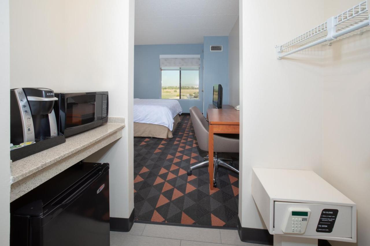 Holiday Inn & Suites Goodyear - West Phoenix Area By Ihg מראה חיצוני תמונה