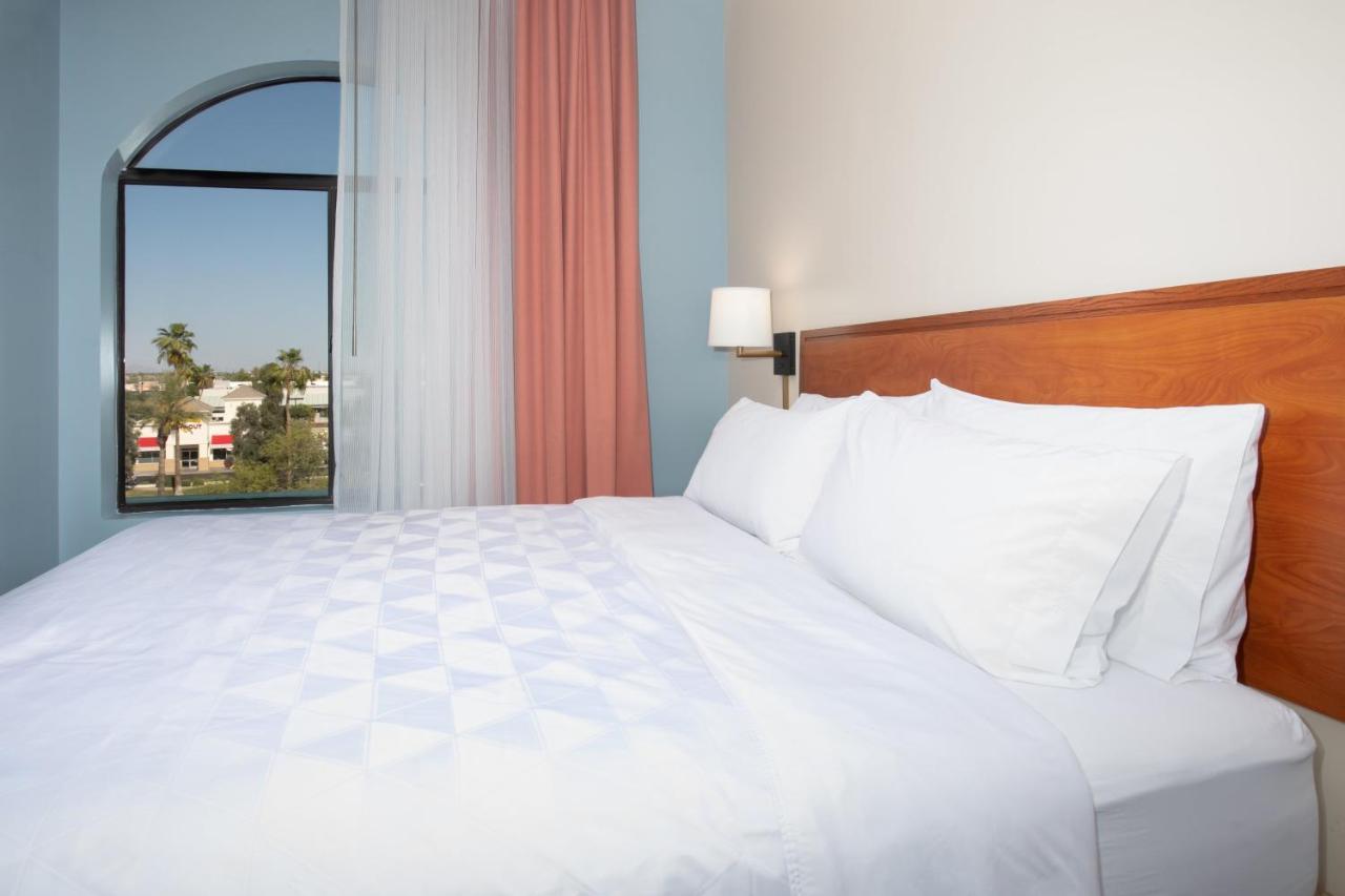 Holiday Inn & Suites Goodyear - West Phoenix Area By Ihg מראה חיצוני תמונה